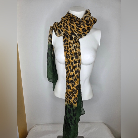 OnDList Elegant Leopard Print Scarf with Green Accent - Picture 1 of 7